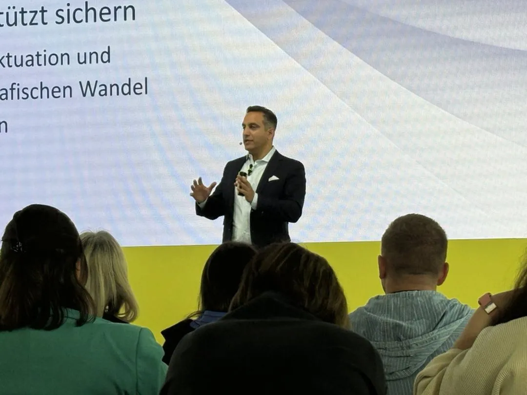 Sebastian Walker bei einem Vortrag zu Fluktuation und demografischem Wandel